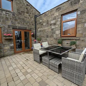Holiday home Cozy Close To Haworth Sleeps 2 With Garden, Keighley